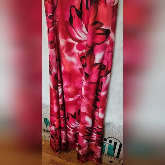 made with ❤️ Floral Romance Strapless Maxi Dress - Picture 6 of 9